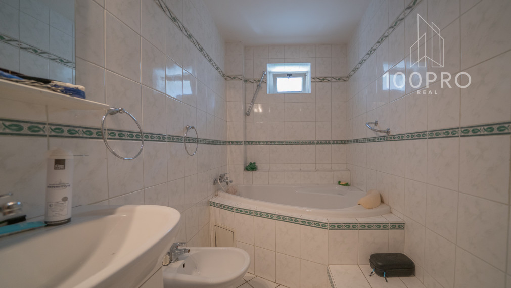 Tajomstvo pohodlného bývania: Dom s množstvom izieb a priestrannou záhradou