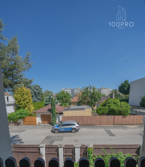 Tajomstvo pohodlného bývania: Dom s množstvom izieb a priestrannou záhradou