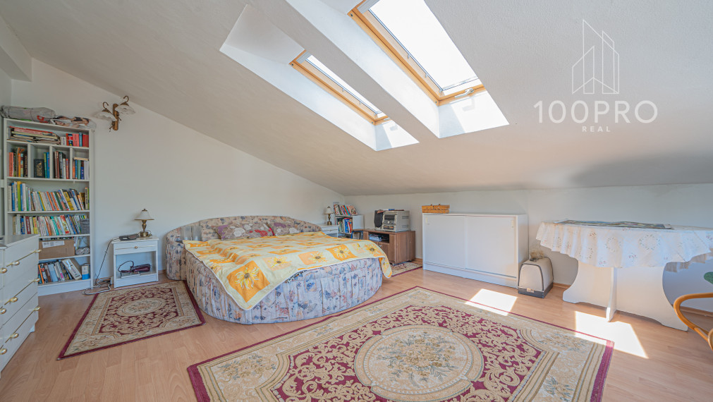 Tajomstvo pohodlného bývania: Dom s množstvom izieb a priestrannou záhradou