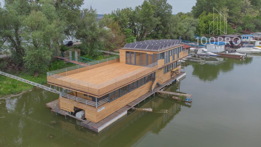 Luxusne priestranný hausbot v Ružinove