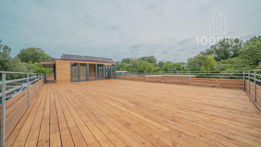 Luxusne priestranný hausbot v Ružinove