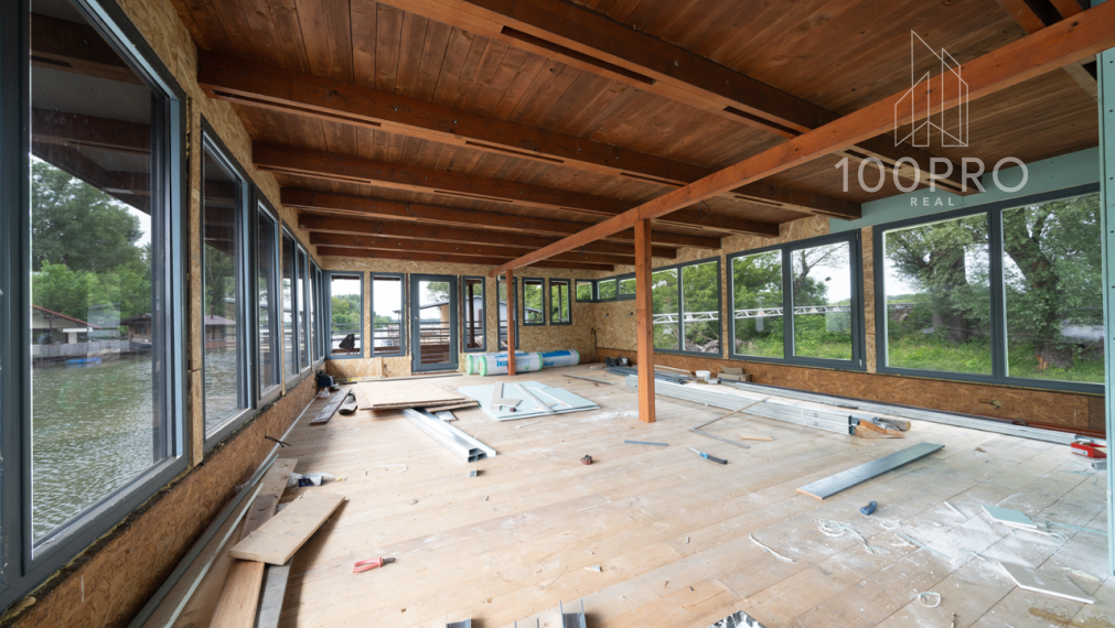 Luxusne priestranný hausbot v Ružinove