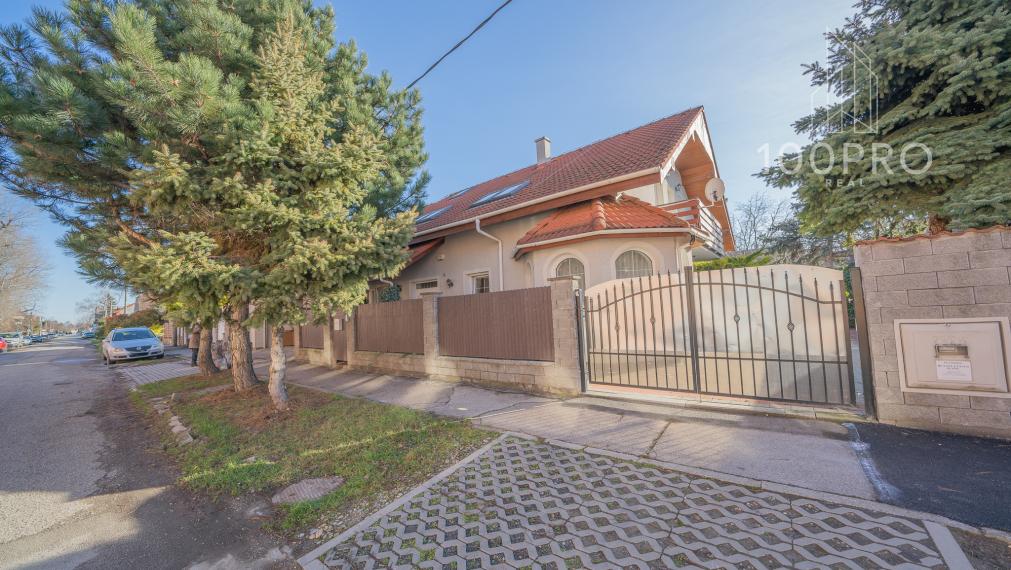 Nadštandartná ponuka 2 rodinných domov v skvelej TOP lokalite