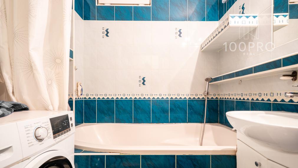 Pohodlné bývanie: samostatná kuchyňa a priestranná chodba