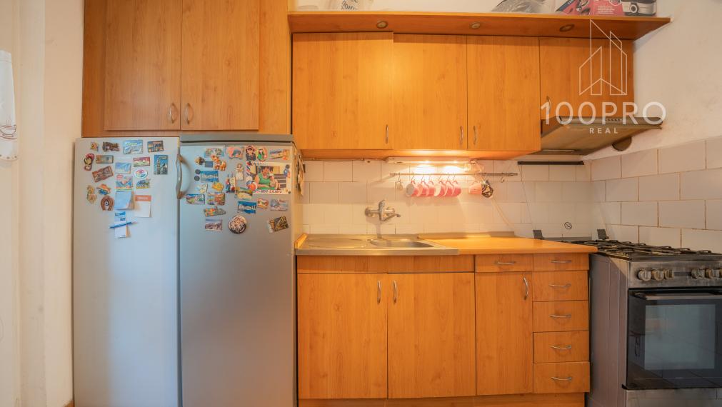 Pohodlné bývanie: samostatná kuchyňa a priestranná chodba