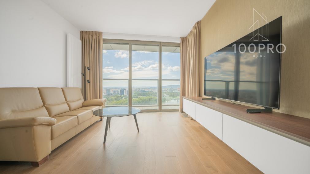 Exkluzívne zariadený 2i byt v EUROVEA TOWER s panoramatickým výhľadom