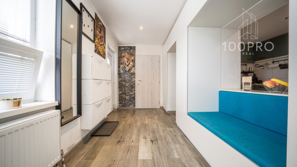 Váš nový domov s bazénom, terasou a skvelou dostupnosťou čaká na vás!