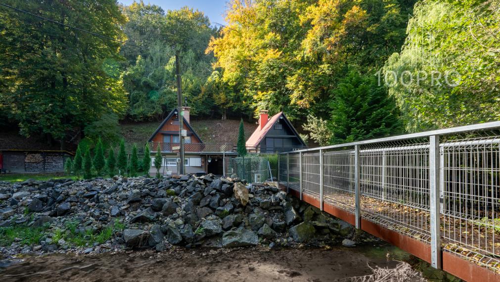 Idylická chata v srdci prírody s moderným vybavením a vlastným prameňom