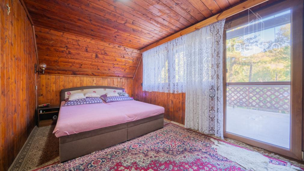 Idylická chata v srdci prírody s moderným vybavením a vlastným prameňom