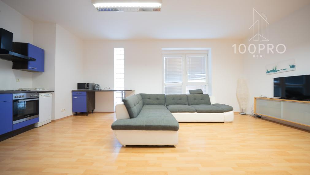 Priestranný 3-izbový byt s terasou na prenájom na Mickiewiczovej ulici