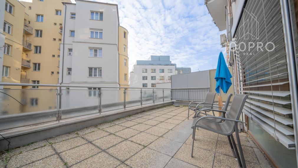 Priestranný 3-izbový byt s terasou na prenájom na Mickiewiczovej ulici