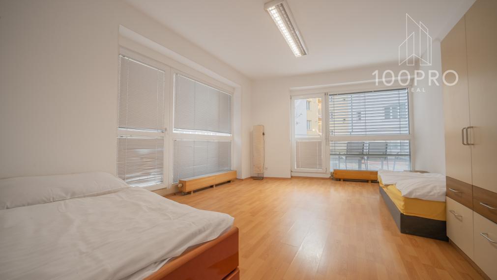 Priestranný 3-izbový byt s terasou na prenájom na Mickiewiczovej ulici