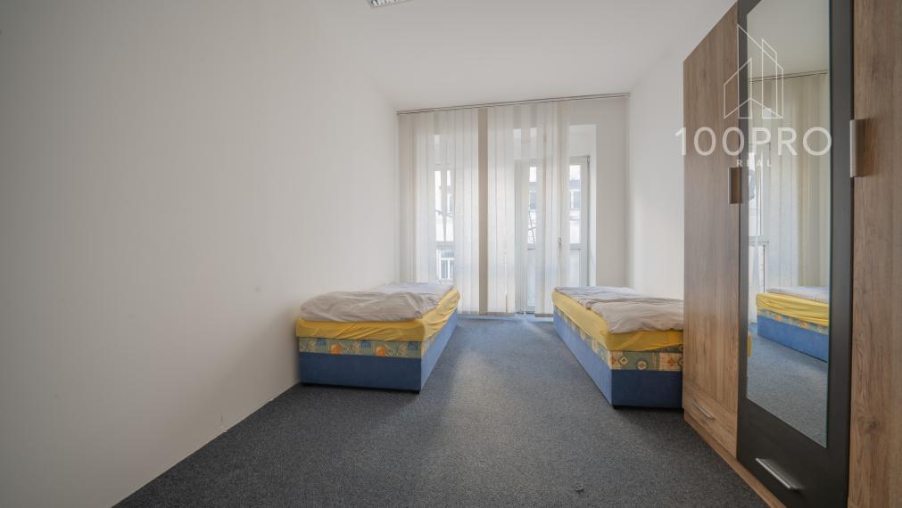 Jedinečne priestranný byt s terasou a nekonečnými možnosťami úprav a využitia!