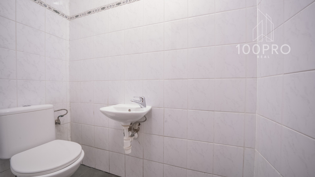 Jedinečne priestranný byt s terasou a nekonečnými možnosťami úprav a využitia!