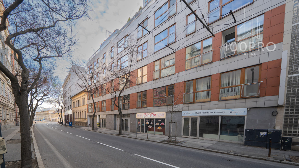 Jedinečne priestranný byt s terasou a nekonečnými možnosťami úprav a využitia!