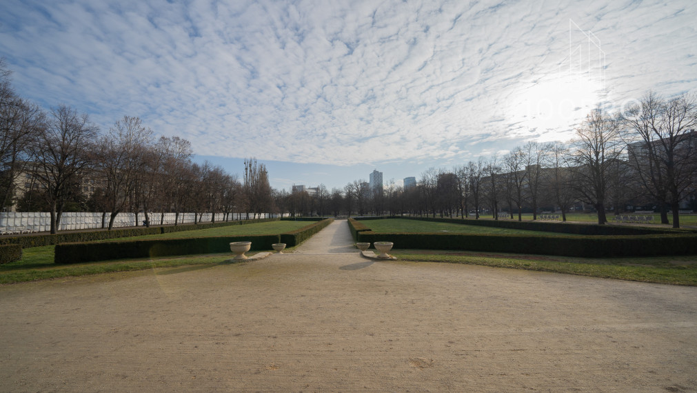 Jedinečne priestranný byt s terasou a nekonečnými možnosťami úprav a využitia!