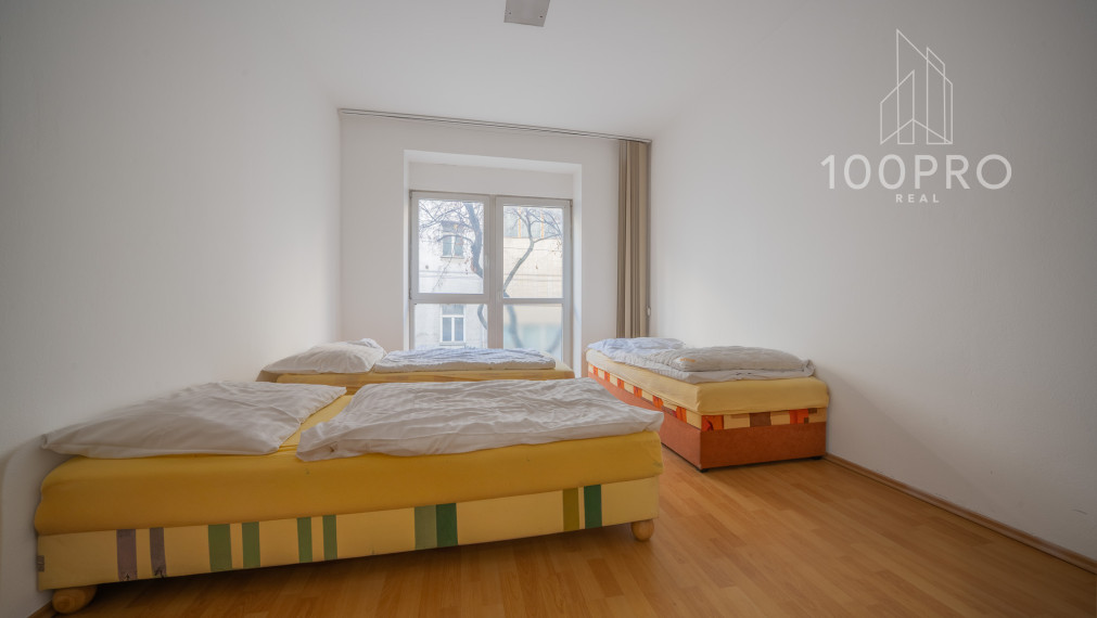 Jedinečne priestranný byt s terasou a nekonečnými možnosťami úprav a využitia!