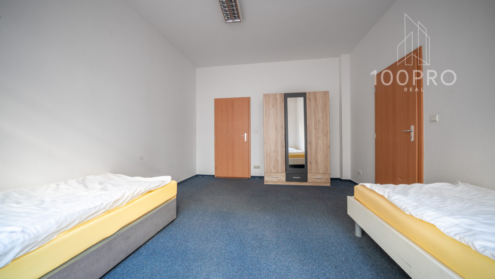 Jedinečne priestranný byt s terasou a nekonečnými možnosťami úprav a využitia!