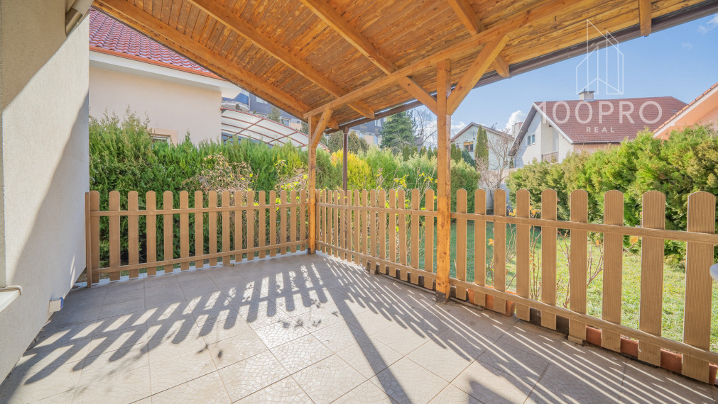 Tajomstvo pohodlného bývania: Dom s množstvom izieb a priestrannou záhradou