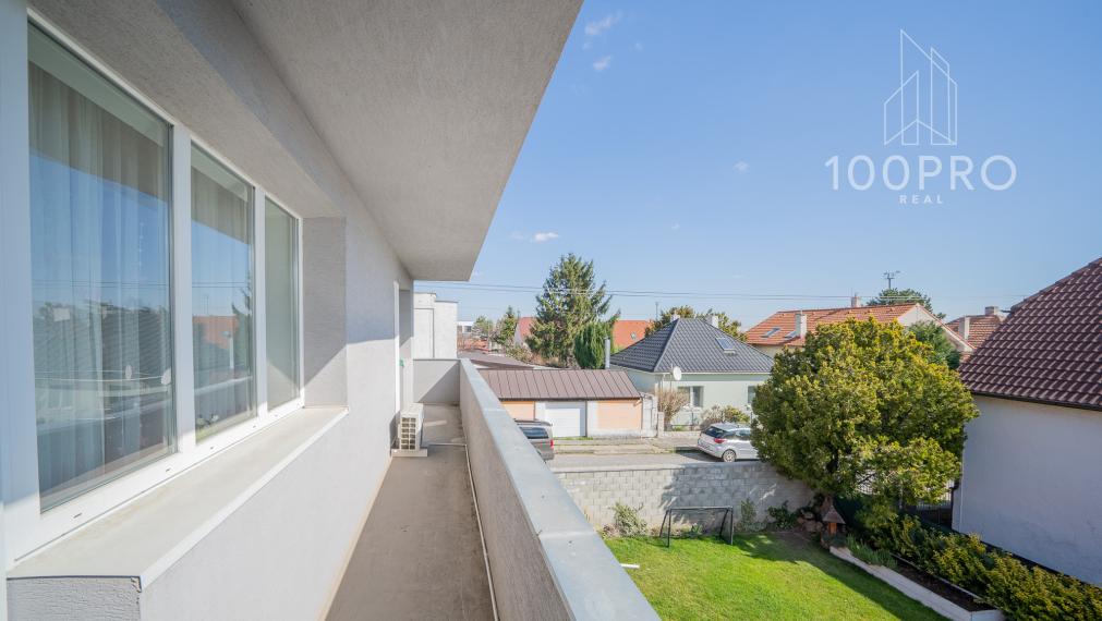 Domov, ktorý definuje moderné rodinné bývanie. Priestranné izby, kvalitná rekonštrukcia a súkromie na dosah prírody.