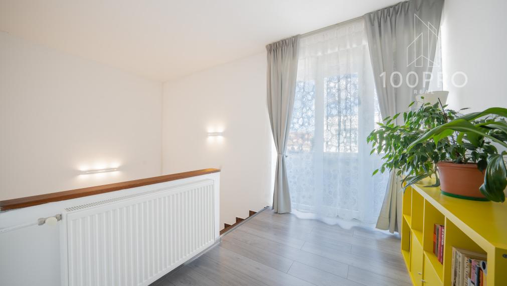 Domov, ktorý definuje moderné rodinné bývanie. Priestranné izby, kvalitná rekonštrukcia a súkromie na dosah prírody.