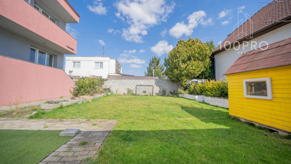 Domov, ktorý definuje moderné rodinné bývanie. Priestranné izby, kvalitná rekonštrukcia a súkromie na dosah prírody.