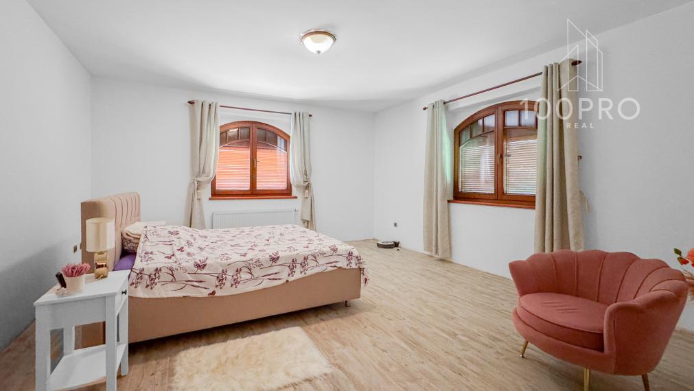 Váš nový domov s bazénom a terasou čaká na Vás!