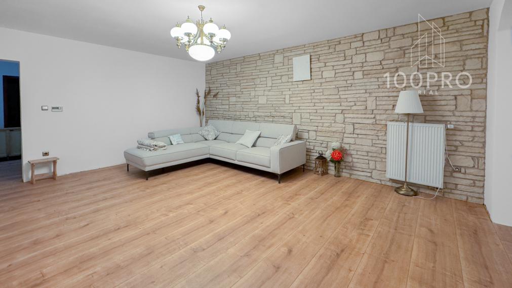 Váš nový domov s bazénom a terasou čaká na Vás!