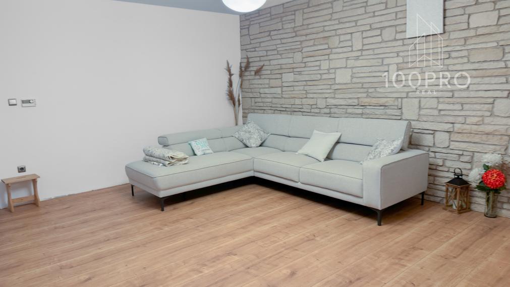 Váš nový domov s bazénom a terasou čaká na Vás!