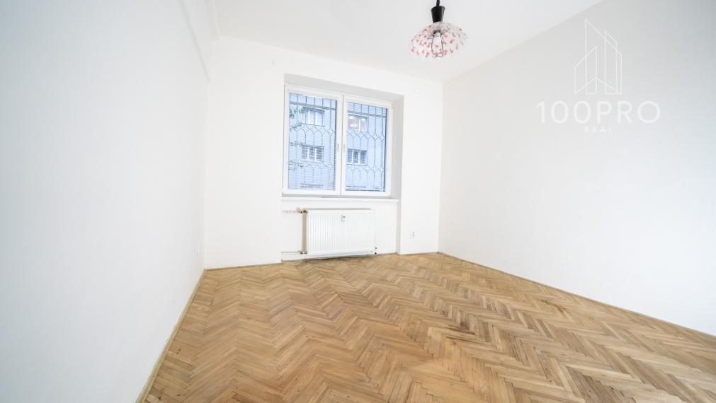 Priestranný 3-izbový byt v Starom Meste – s možnosťou prerobenia na 4-izbový!