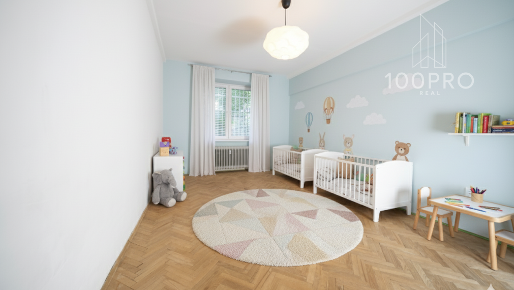 Priestranný 3-izbový byt v Starom Meste – s možnosťou prerobenia na 4-izbový!