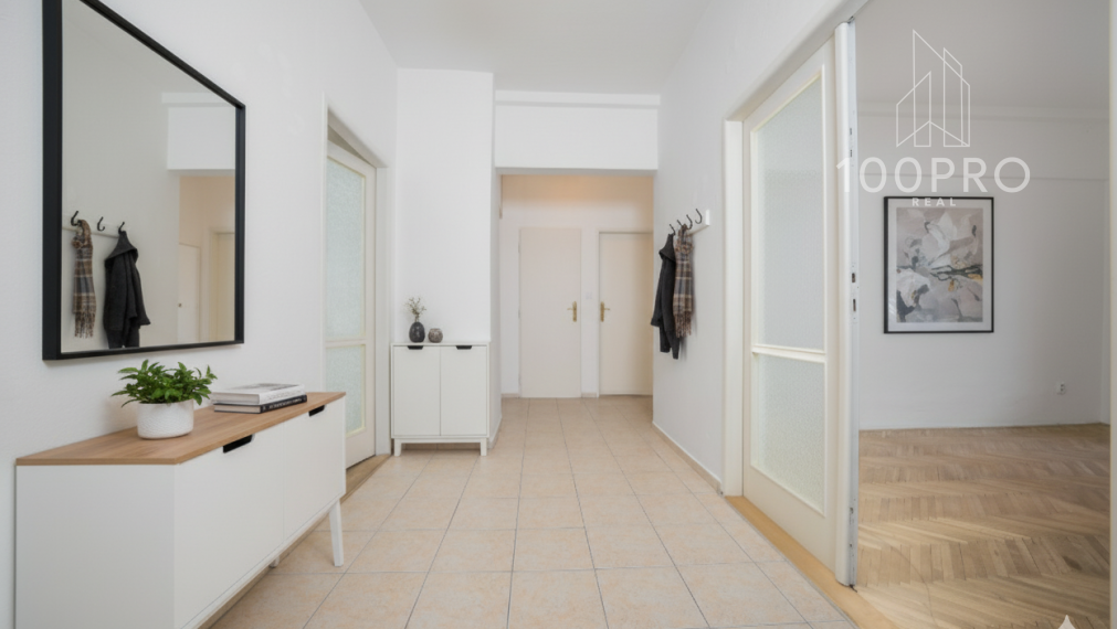 Priestranný 3-izbový byt v Starom Meste – s možnosťou prerobenia na 4-izbový!