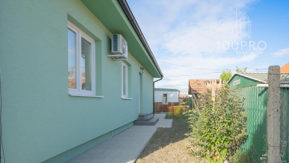 Moderný tehlový dom s terasou a záhradou – Lehnice, časť Kolónia