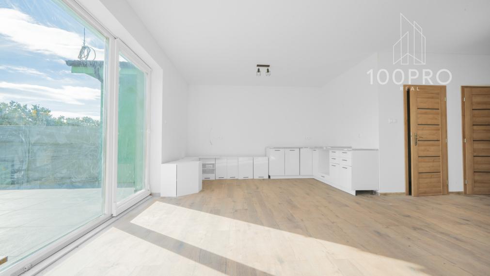 Moderný tehlový dom s terasou a záhradou – Lehnice, časť Kolónia