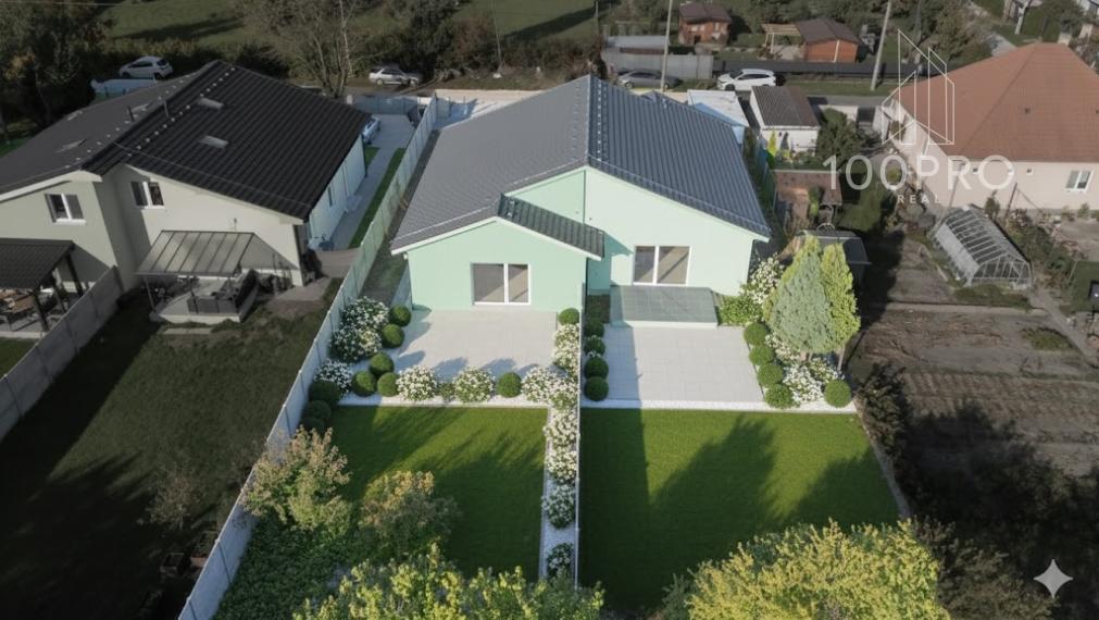 Moderný tehlový dom s terasou a záhradou – Lehnice, časť Kolónia