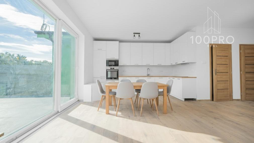 Moderný tehlový dom s terasou a záhradou – Lehnice, časť Kolónia