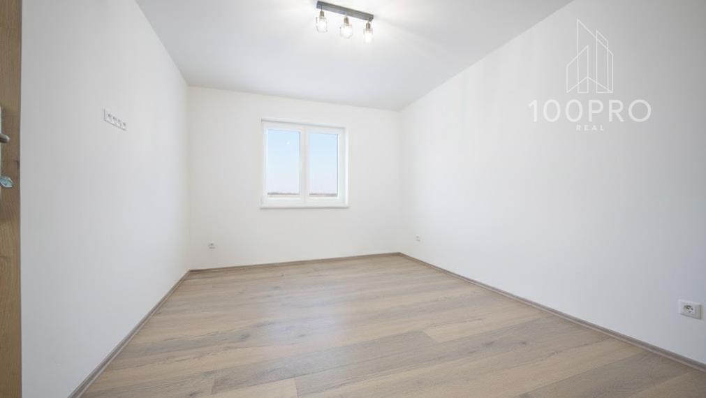 Moderný tehlový dom s terasou a záhradou – Lehnice, časť Kolónia