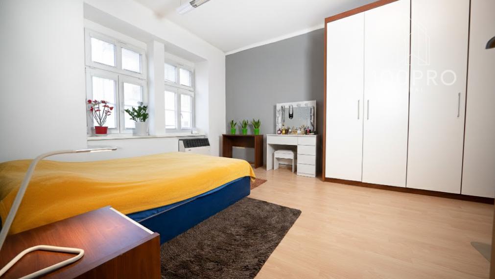 2i byt v Starom Meste, ktorý kombinuje adresu, tehlovú stavbu a investičný potenciál