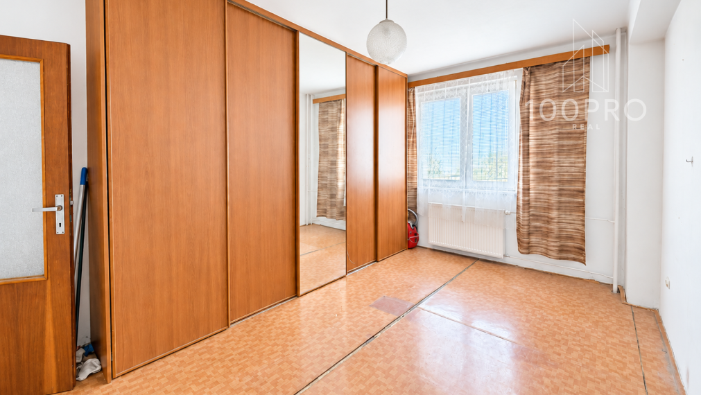 Priestranný 3-izbový byt, ktorý si prerobíte podľa seba. Loggia, 79,50 m² a perspektívna lokalita pri vznikajúcom Istropolise.