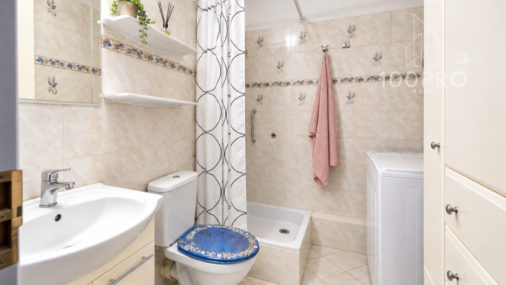 Hotová, zariadená, slnečná – garsónka v centre Dúbravky