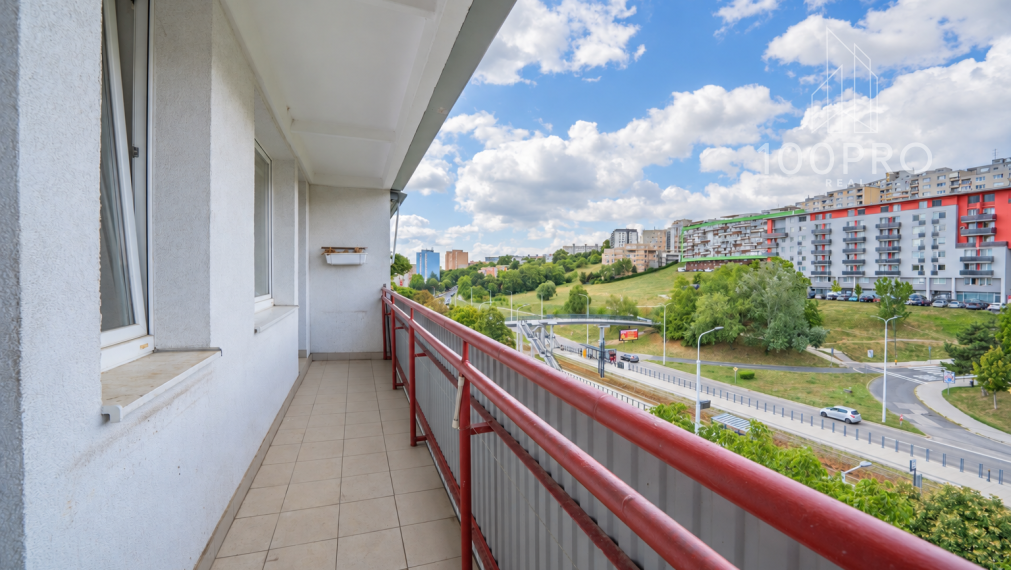 Byt s potenciálom: 3 izby, loggia, výťah a najvyššie poschodie