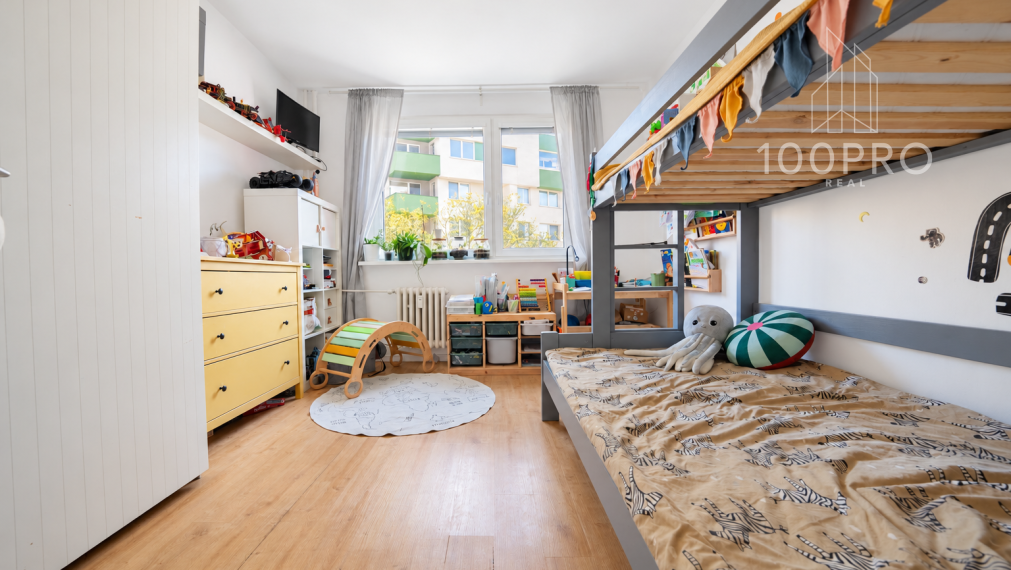 DIZAJNOVÝ BYT V RAČI | 63,5 m² | ZASKLENÁ LOGGIA | RUSTAVELIHO