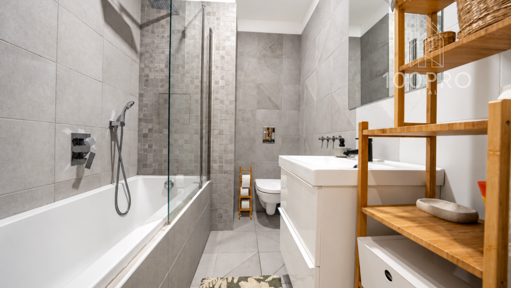 DIZAJNOVÝ BYT V RAČI | 63,5 m² | ZASKLENÁ LOGGIA | RUSTAVELIHO