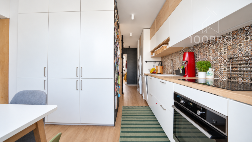 DIZAJNOVÝ BYT V RAČI | 63,5 m² | ZASKLENÁ LOGGIA | RUSTAVELIHO