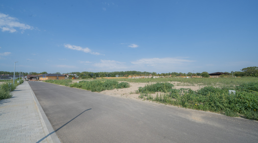 Exkluzívny stavebný pozemok v Tomášove: Ideálna príležitosť pre váš vysnívaný domov!