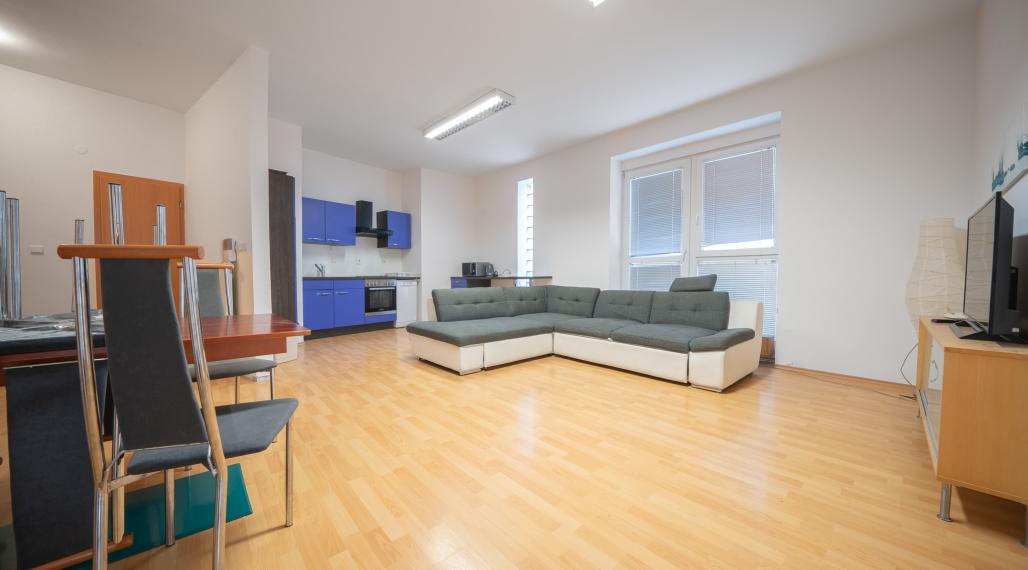 Priestranný 3-izbový byt s terasou na prenájom na Mickiewiczovej ulici