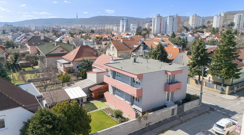 Predané - Domov, ktorý definuje moderné rodinné bývanie. Priestranné izby, kvalitná rekonštrukcia a súkromie na dosah prírody.