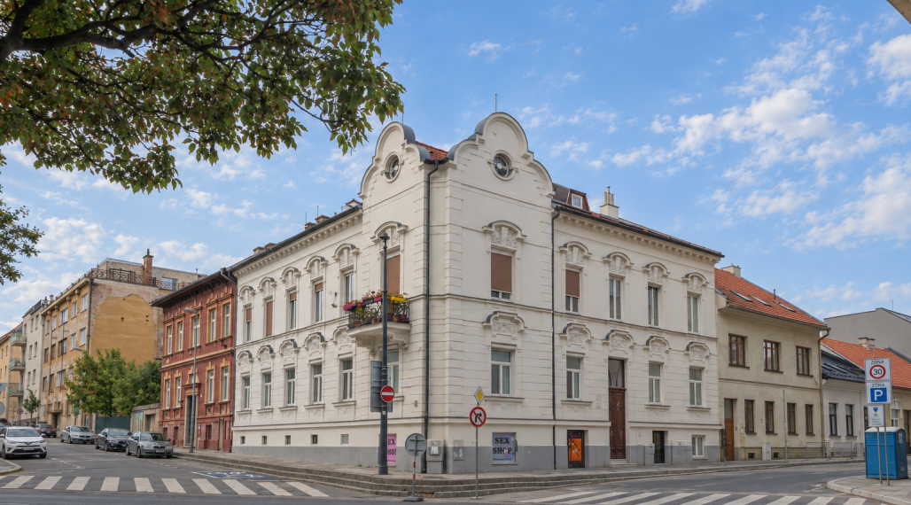 PRIESTOR, AKÝ SA DNES UŽ NESTAVIA, 134 m² V HISTORICKOM DOME