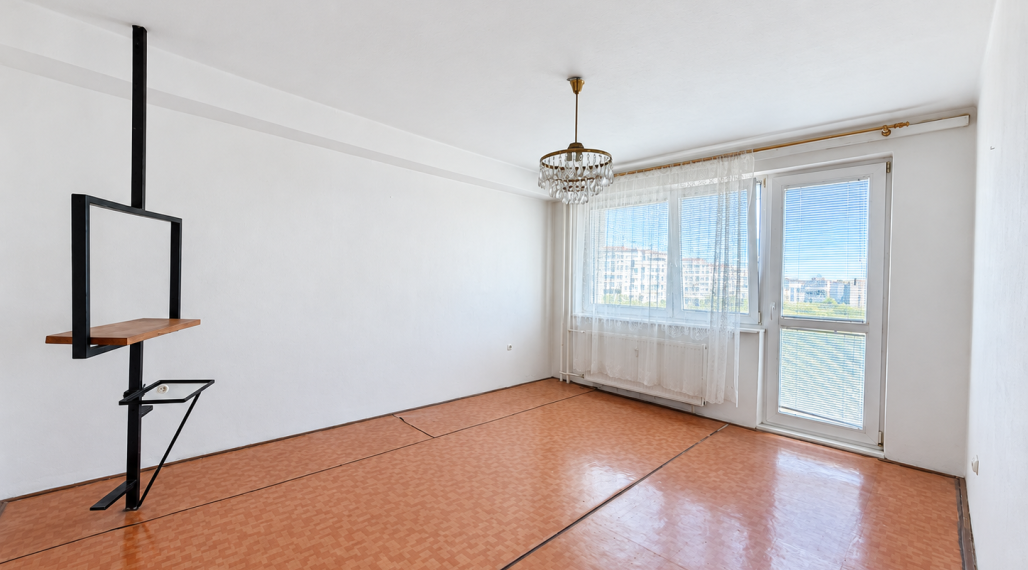Priestranný 3-izbový byt, ktorý si prerobíte podľa seba. Loggia, 79,50 m² a perspektívna lokalita pri vznikajúcom Istropolise.