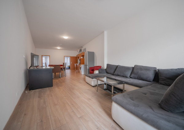 Jedinečne priestranný byt s terasou a nekonečnými možnosťami úprav a využitia!